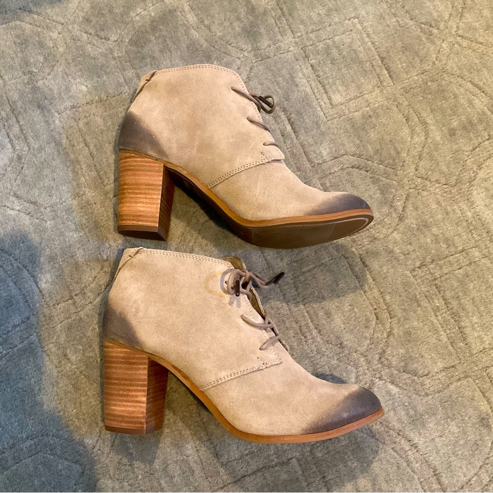 Tom’s Lunata Suede Stacked Heel Bootie Sz 10